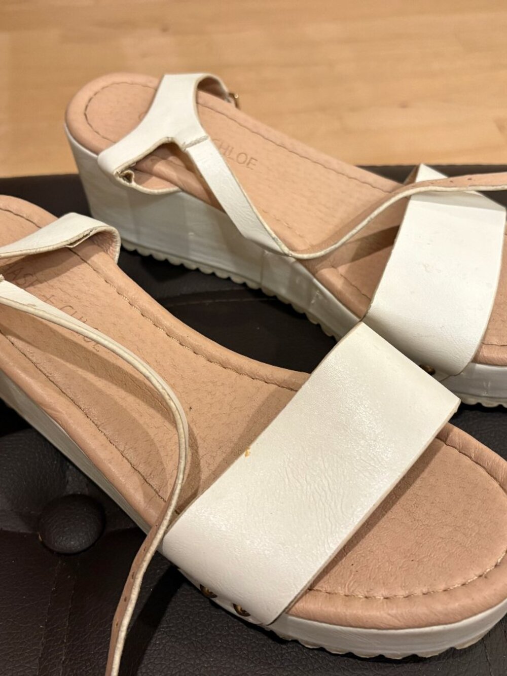 🤍 Chase & Chloe White Double Strap Platform Wedge Sandals - Size 7 👡